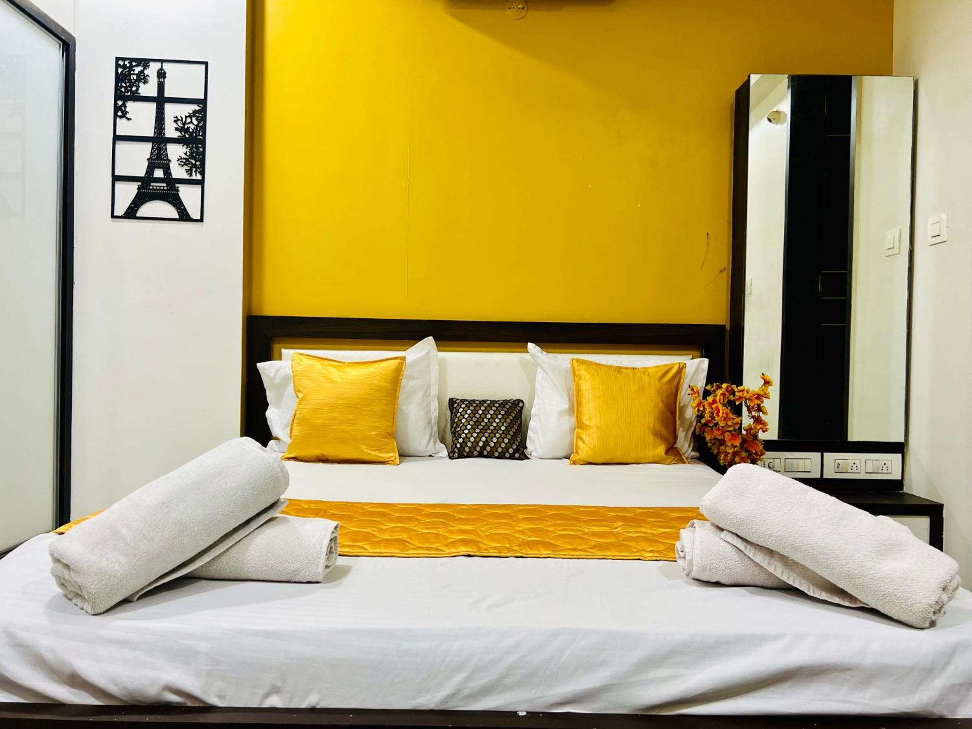 7 Seasons Palm Suite With Sky Orbit, Balcony, Swimming Pool, Wifi, Playground Rajkot Exterior foto