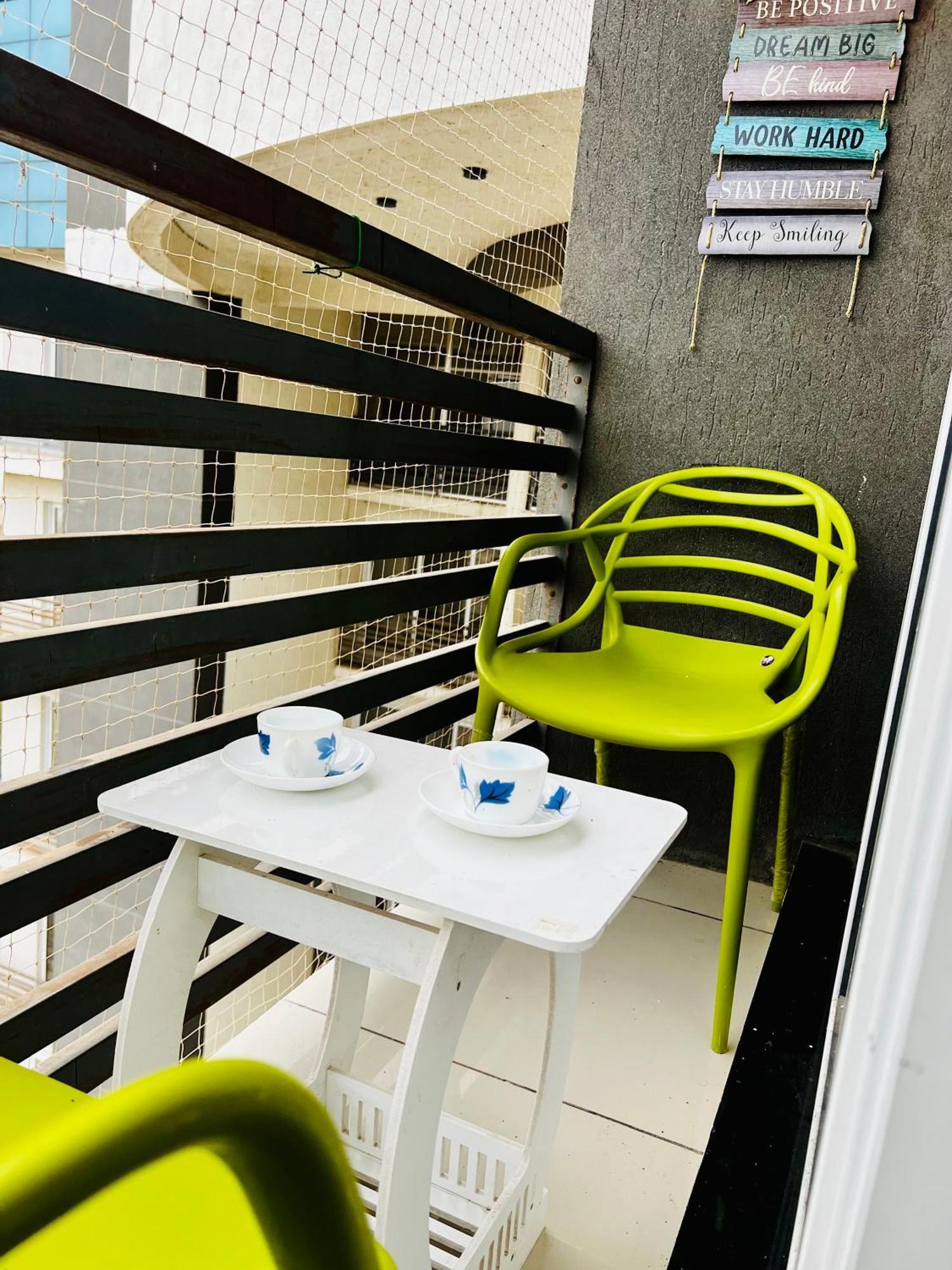 7 Seasons Palm Suite With Sky Orbit, Balcony, Swimming Pool, Wifi, Playground Rajkot Exterior foto
