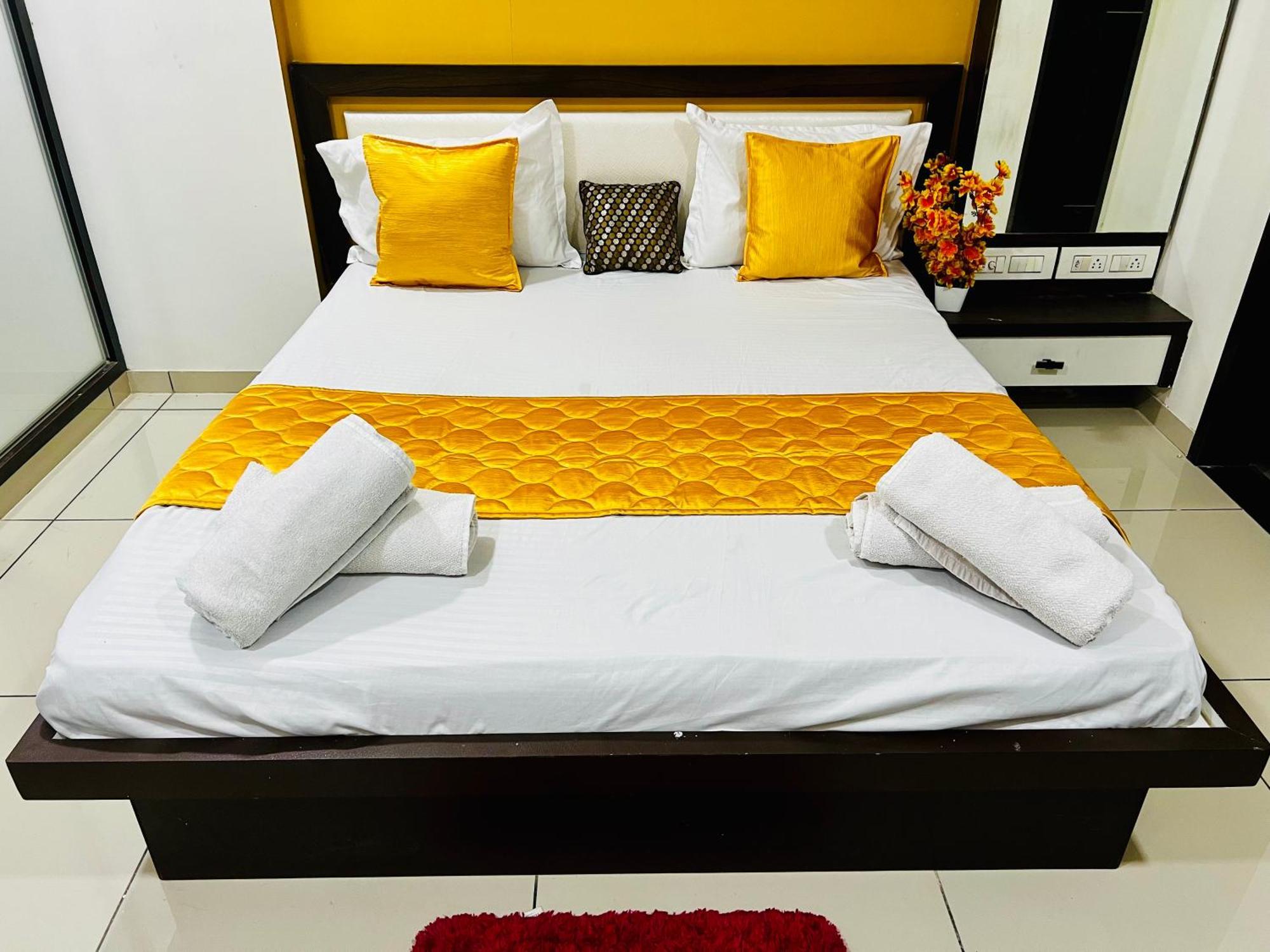 7 Seasons Palm Suite With Sky Orbit, Balcony, Swimming Pool, Wifi, Playground Rajkot Exterior foto